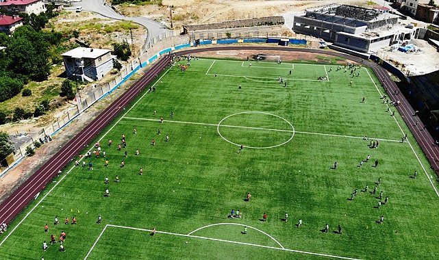 Bitlis'te açılan ücretsiz futbol okuluna rekor başvuru