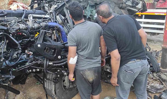 Bitlis'te kereste yüklü tır uçuruma yuvarlandı