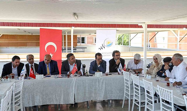 Boruyla kaçak hat çekerek bahçesini suluyor