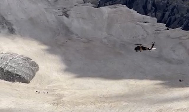 Cilo buzullarına düşen dağcıların kurtarılma anı anbean kamerada