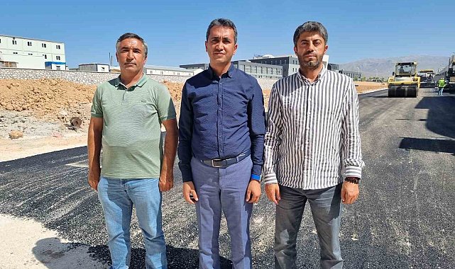 Dünya kayısı ticaret merkezinde asfaltlama çalışmaları başladı