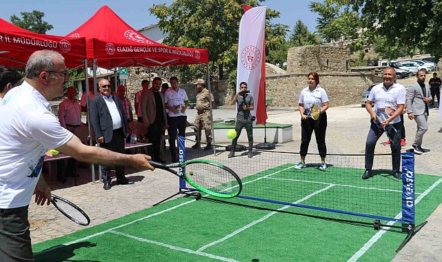 Elazığ'da 115 tenisçinin katılımıyla ilk ulusal tenis turnuvasının startı verildi