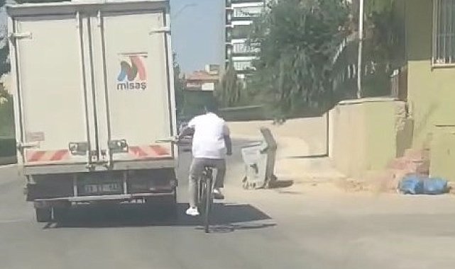 Elazığ'da bisikletlinin tehlikeli yolcuğu kameralara yansıdı