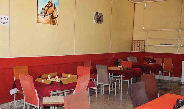 Elazığ'da bunaltıcı sıcaklarla birlikte kıraathaneler boş kaldı