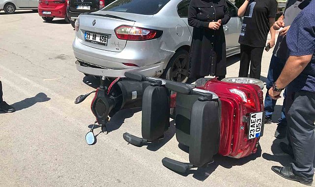 Elazığ'da elektrikli motosiklet otomobile çarptı: 1 yaralı
