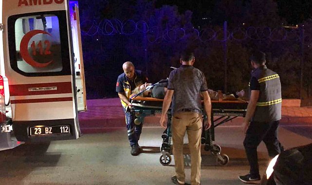 Elazığ'da iki otomobil çarpıştı: 1'i ağır 2 yaralı