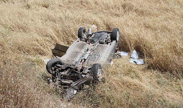 Elazığ'da otomobil şarampole uçup ters döndü: 6 yaralı