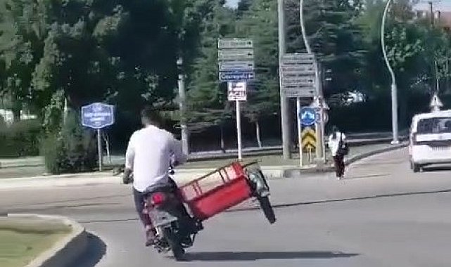 Elazığ'da sepetli motosikletin tehlikeli yolculuğu kameraya yansıdı