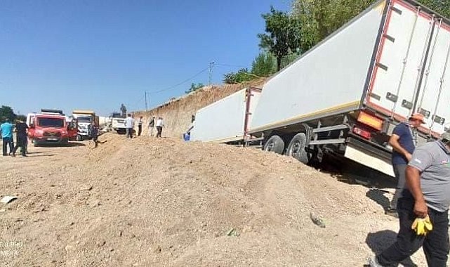 Elazığ'da tır kum birikintisine girdi: 1 yaralı