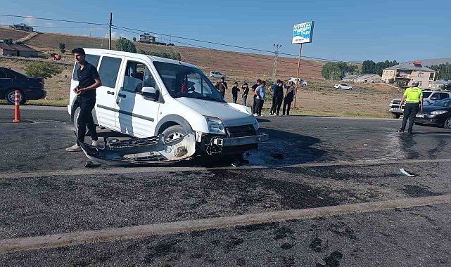 Erciş'te üç araç kazaya karıştı: 13 yaralı