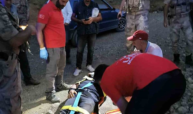 Erek Dağı'nda kayalıklardan düşerek yaralanan kişi kurtarıldı