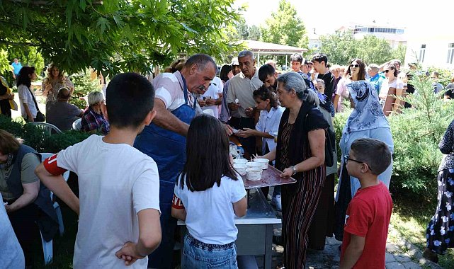 Erzincan'da 6 bin kişilik aşure ikramı