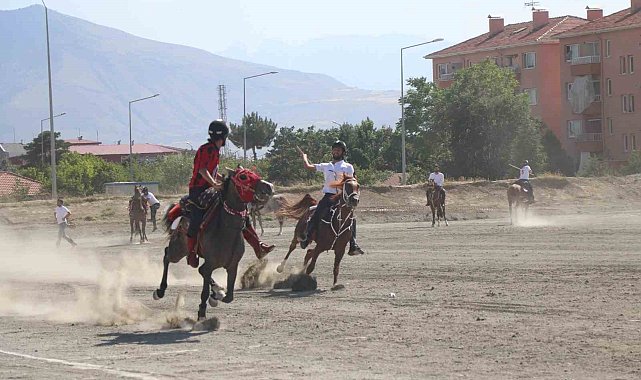Erzincan'da atlı cirit il birinciliği müsabakaları başladı