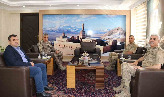 Erzurum Jandarma Bölge Komutanı Düz'den Ağrı Emniyet Müdürü Aydın'a ziyaret
