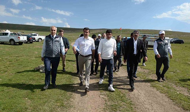 Erzurum'un meraları göçer aileleri ağırlıyor