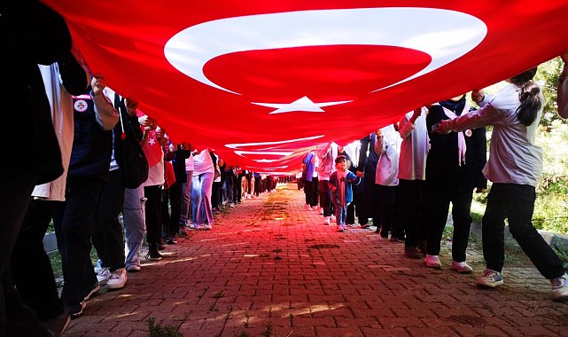 Gençler 15 Temmuz anısına Palandöken'e yürüdü