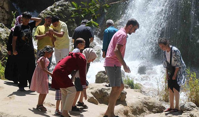 Girlevik Şelalesi'nde hafta sonu yoğunluğu
