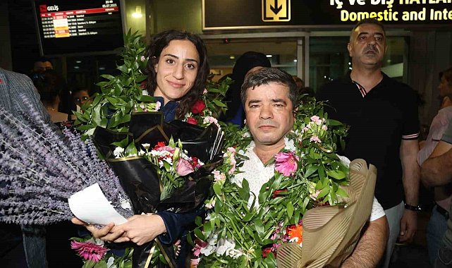Gizem'e coşkulu karşılama