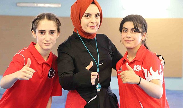 Güreşte Türkiye ikincisi ve üçüncüsü olan sporcular, müsabakalara canla başla hazırlanıyor