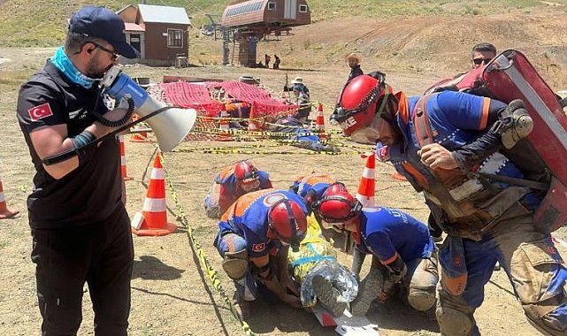 Hakkari'de 25 sağlık personeline UMKE eğitimi verildi