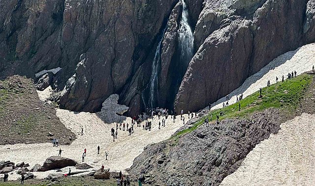 Hakkari'de terörden temizlenen Cilo Dağları ve Sat Buzul Gölleri'ne yoğun ilgi