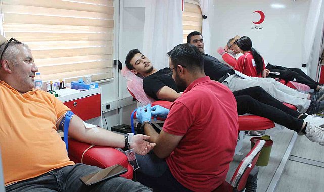 Iğdır'da Kızılay'ın kan bağışı kampanyasına yoğun ilgi