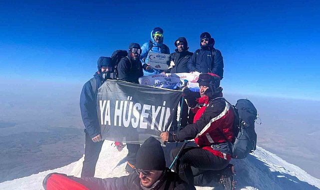 Iğdırlı dağcılar Kerbela şehitlerini Ağrı Dağı'nın zirvesinde andı