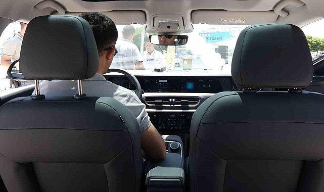 İl olmaya aday Erciş'te Türkiye'nin yerli otomobili TOGG tanıtıldı
