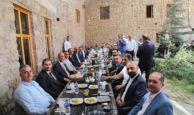 Irak kafilesi Çukurca'yı gezdi