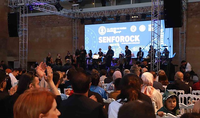 İshak Paşa Sarayı'nda binlerce kişi "Senforock" konseri ile kendinden geçti