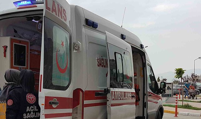 Karayolunda banket çalışması yapan işçiye otomobil çarptı