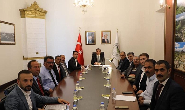 Kars'ta muhtarlar toplantısı sürüyor