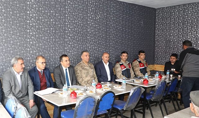 Kars Valisi Öksüz, köylülerle bir araya geldi