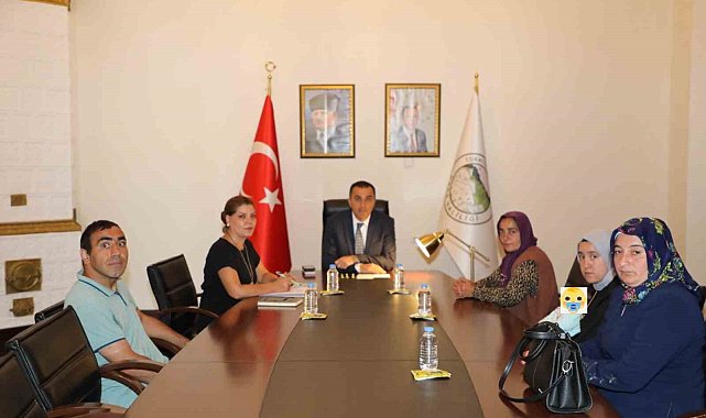 Kars Valisi Öksüz, makamında vatandaşlarla bir araya geldi
