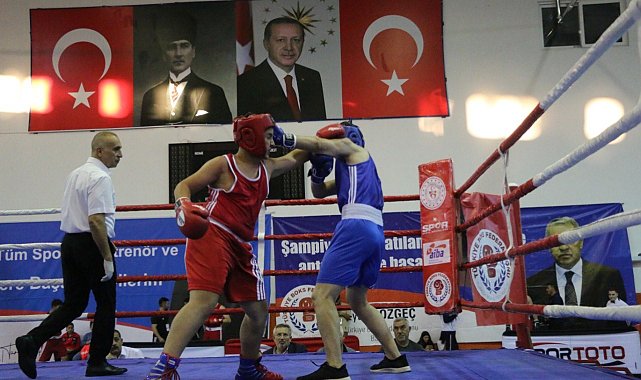 Kars'ta boks şampiyonası nefesleri kesiyor