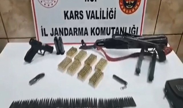 Kars'ta Kalaşnikof tüfek ve tabanca ele geçirildi