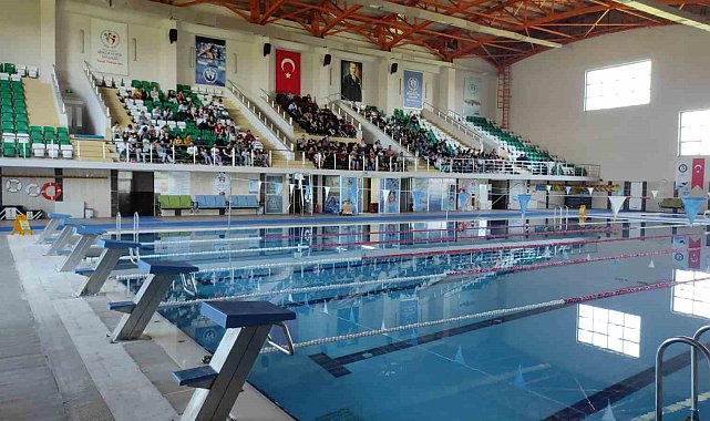 Karslı çocuklar yüzme eğitimi alacak