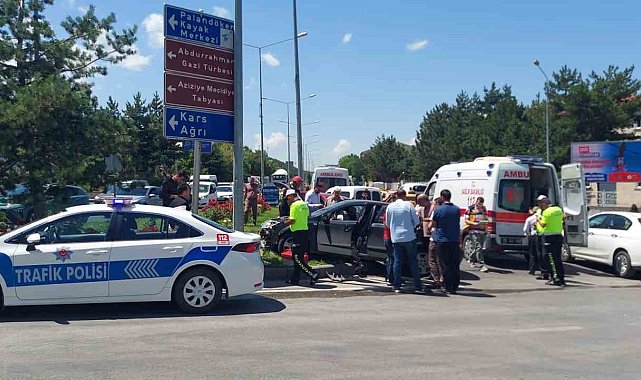 Kavşakta feci kaza: 6 yaralı