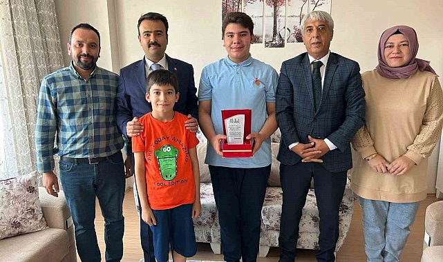 Kaymakam Bingöl'den LGS birincisine tam altın