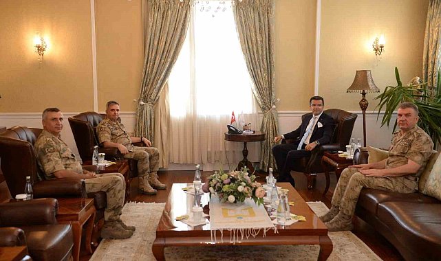 Korgeneral Balıbek Vali Memiş'i ziyaret