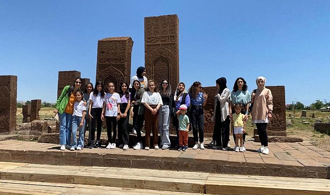 Kursiyerler tarihi mekanları gezdi