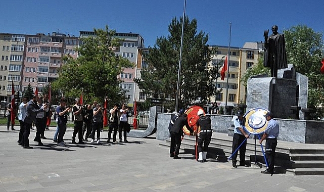 Kurum fotoğrafçısının fendi gazeteciyi yendi!