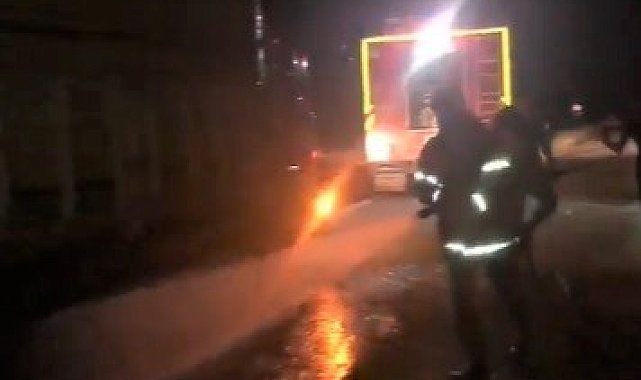 Lastikleri alev alan tırın imdadına itfaiye ekipleri yetişti