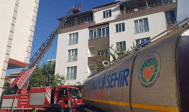 Malatya'da korkutan çatı yangını