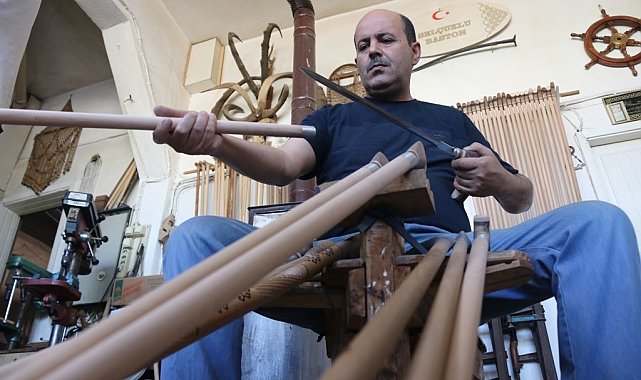 Malazgirt Zaferi kutlamaları için bin yıllık ceviz ağaçlarından baston yapılıyor