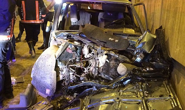 Minibüs ile otomobil çarpıştı: 2 yaralı