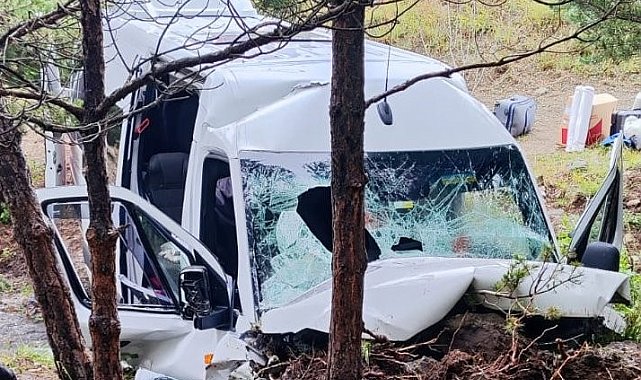 Minibüs şarampole uçtu: 4 ölü, 10 yaralı