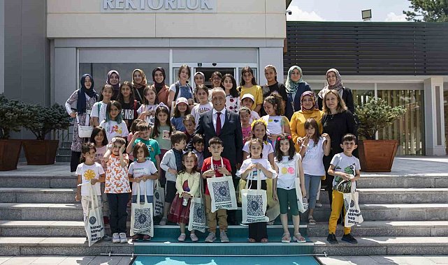 Minik öğrencilerden Rektör Çomaklı'ya ziyaret