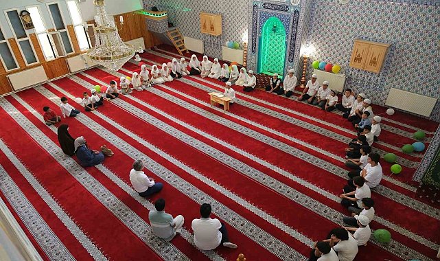 Müftüden Kur'an kursu öğrencilerine aşure ikramı