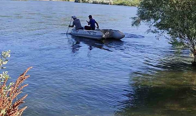 Murat Nehri'nde suların yükselmesiyle mahsur kalanlar kurtarıldı